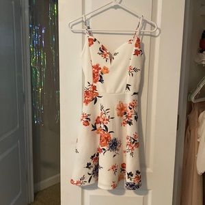 Almost famous floral dress, white w/ flowers
